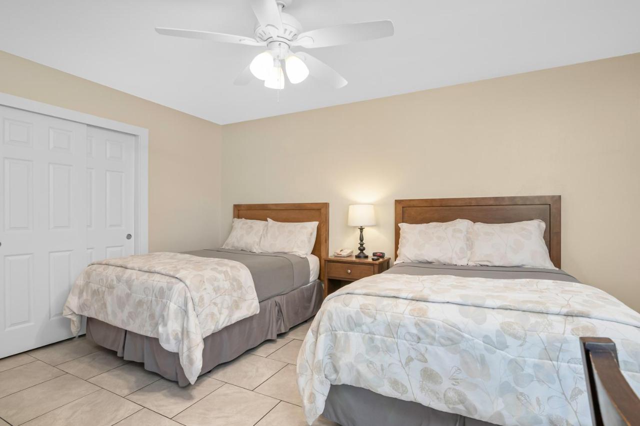 Two Double Beds Room,1397495045:JPEG