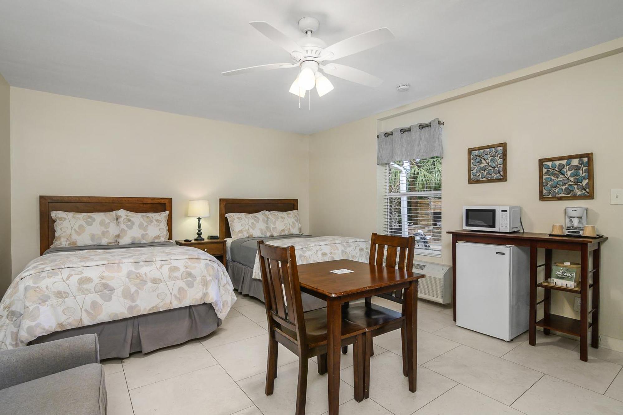 Two Double Beds Room - Poolside