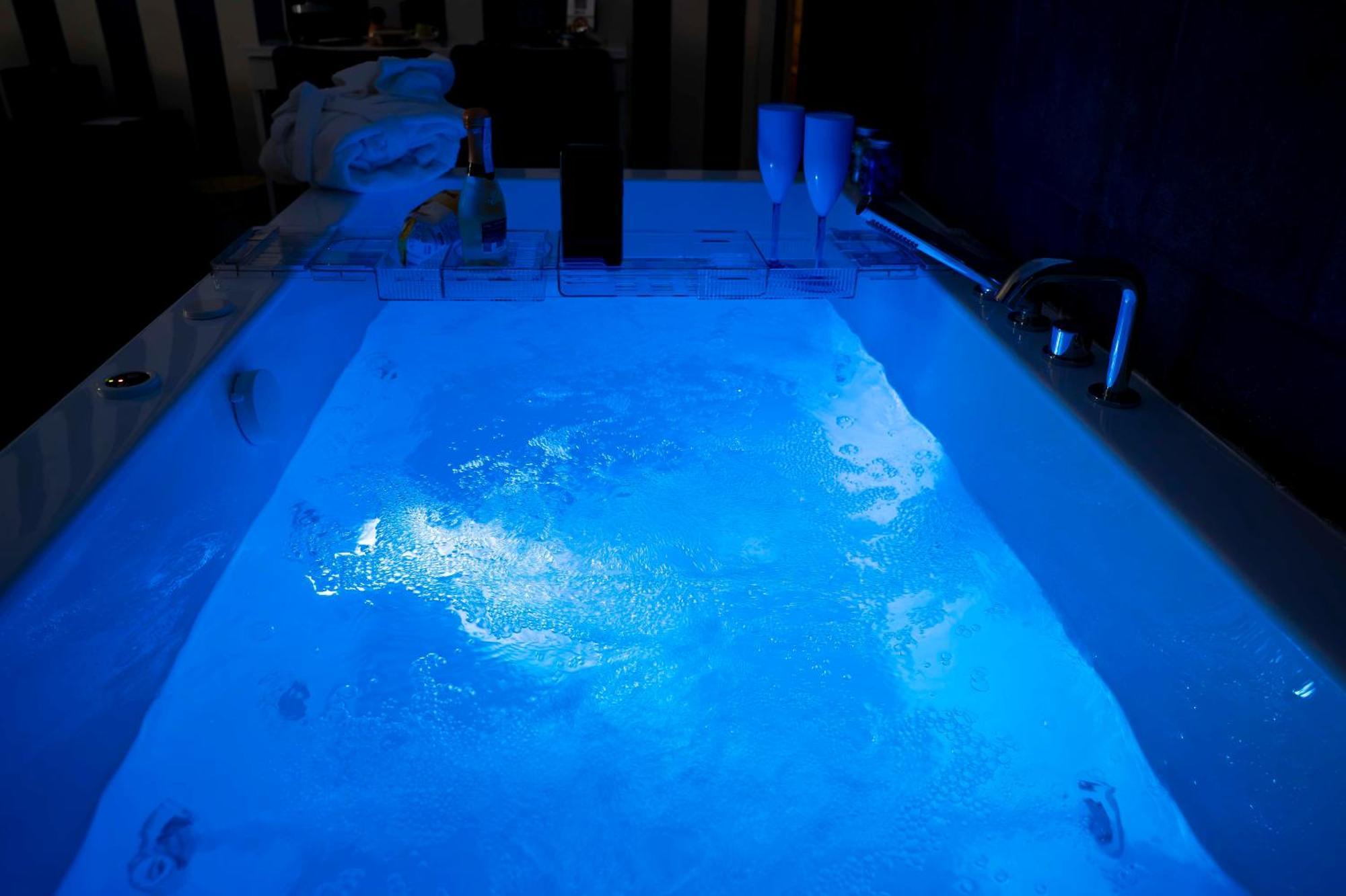 King Room with Spa Bath