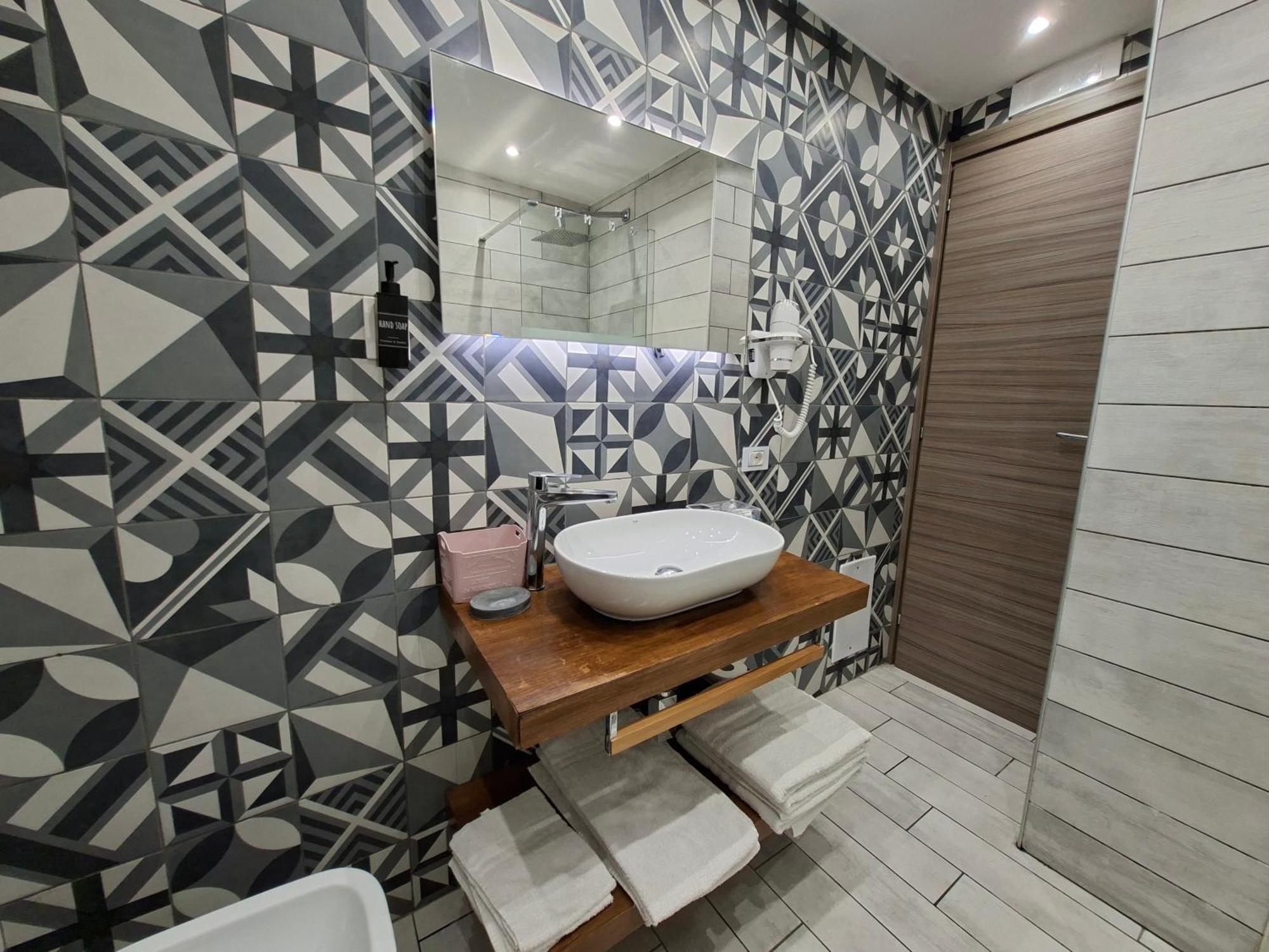 Double or Twin Room with Private Bathroom