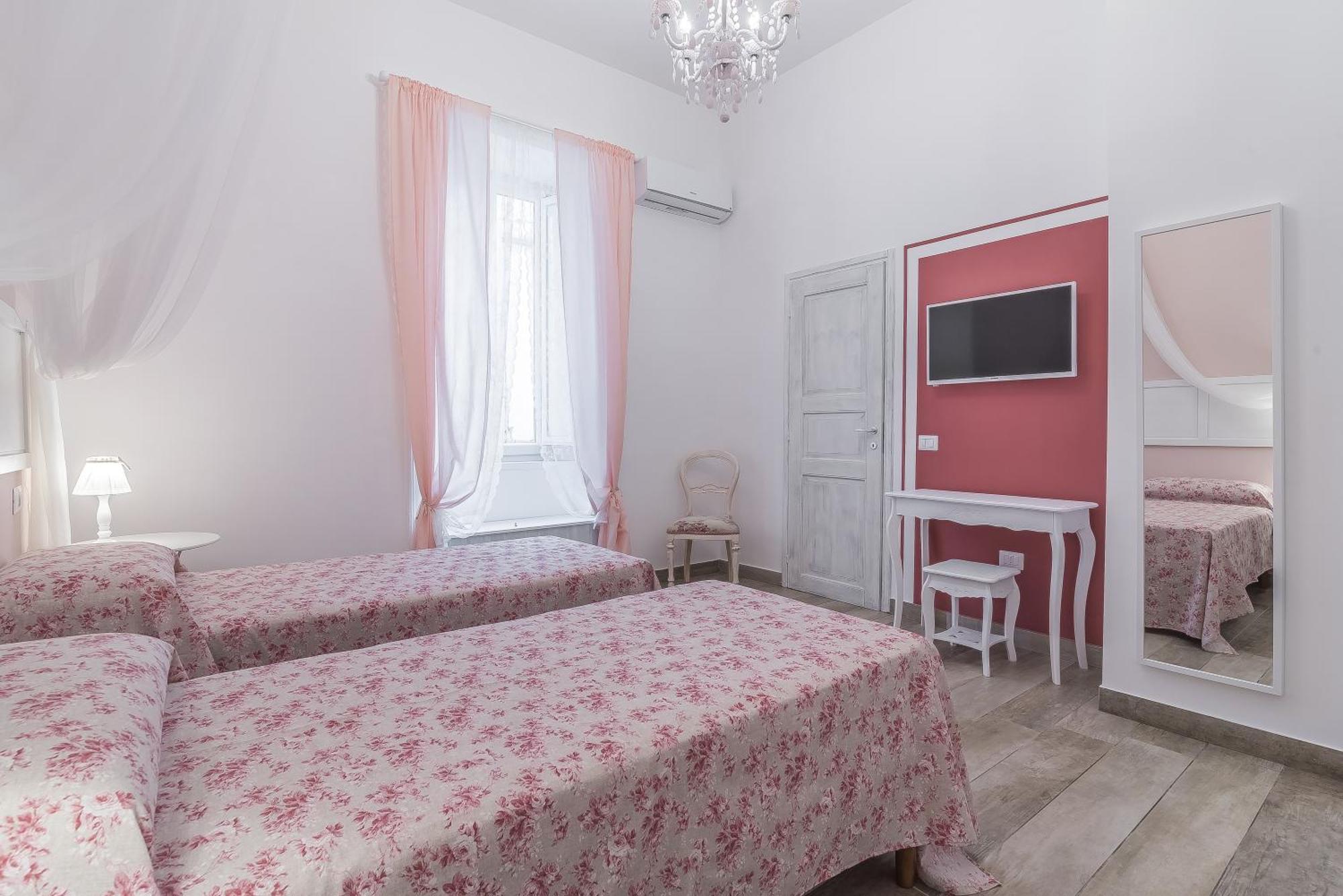 Quarto com Cama de Casal ou 2 de Solteiro e Banheiro Privativo