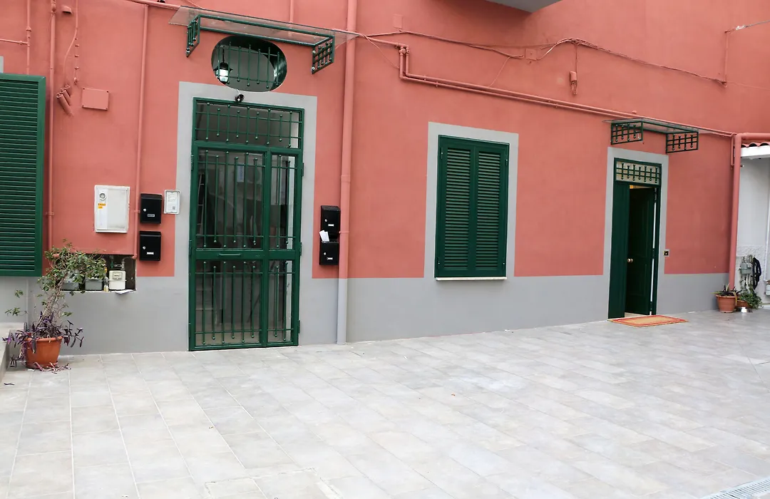 La Scalinata Di Chiaia-1