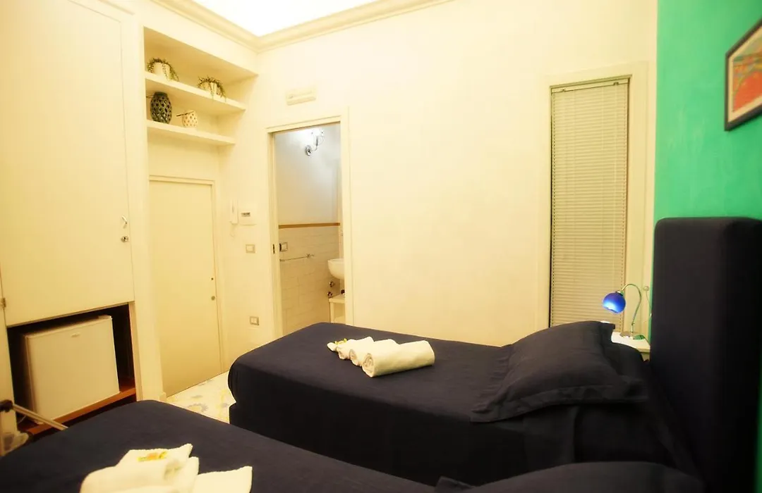 Le Vie Di Napoli B&B-1