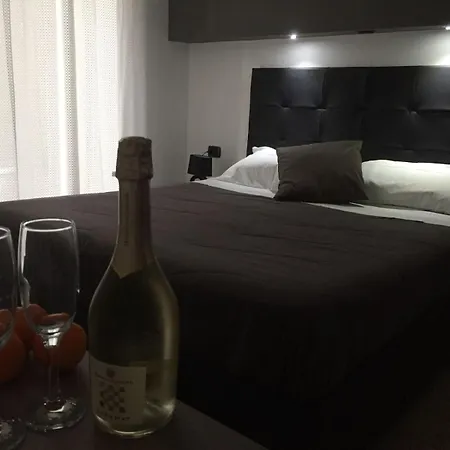 Mb95 - Mezzocannone Luxurious Bed&Breakfast-3
