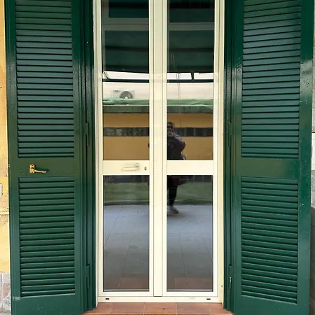 La Scalinata Di Chiaia-2