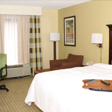 Hampton Inn Naples-Central-2