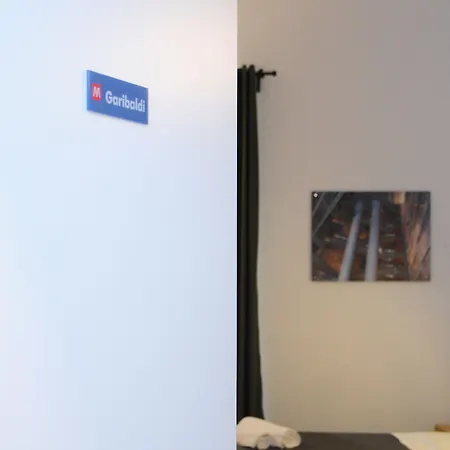 Maison Du La Metro-2